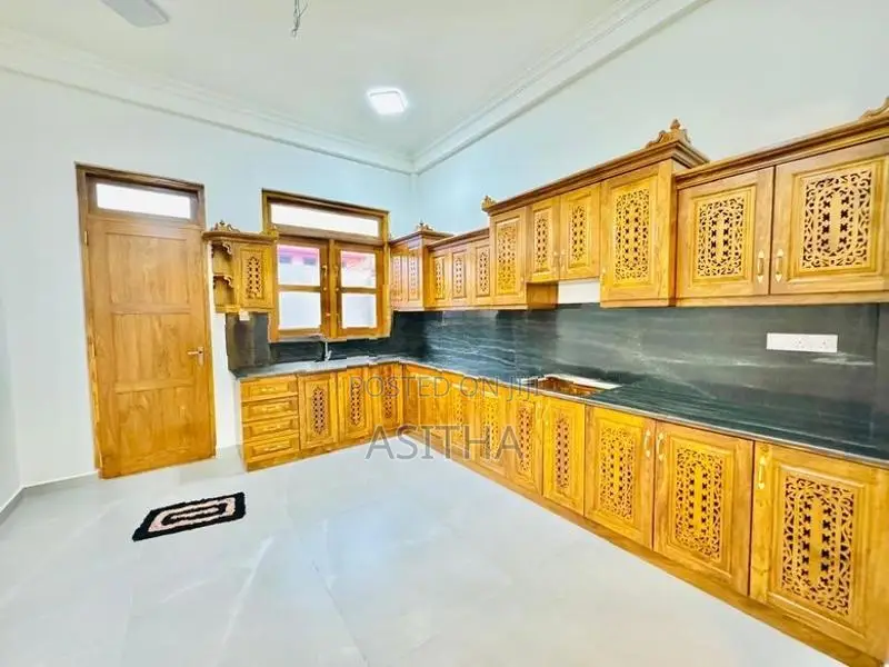 අලුත්ම දෙමහල් නිවස බොකුන්දර