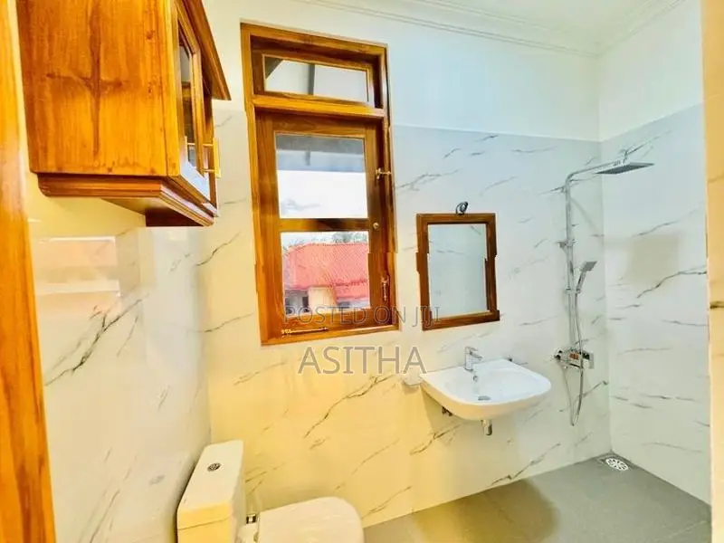 අලුත්ම දෙමහල් නිවස බොකුන්දර