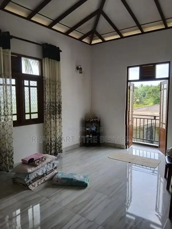 Siyabalape : 5BR (17.25P) Two Storey House for Sale