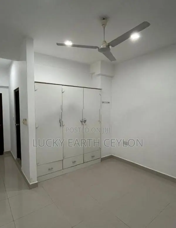 Sale Thalawathugoda 4th Floor Brand New Apartment (MGS2029)