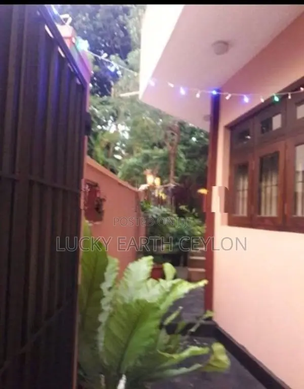 Sale Battaramulla, 2 Story Large Unfurnished House (MGS2031)