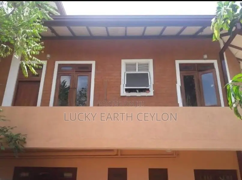 Sale Battaramulla, 2 Story Large Unfurnished House (MGS2031)