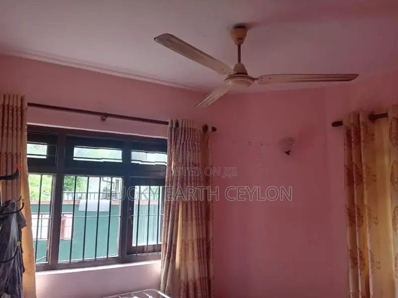Sale Battaramulla, 2 Story Large Unfurnished House (MGS2031)
