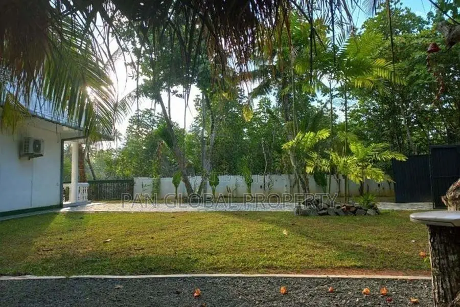Villa For Sale in Weligama