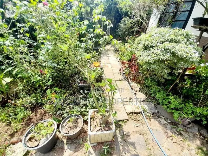 (AFA877) 20P Land with House Sale at Melder Place Nugegoda