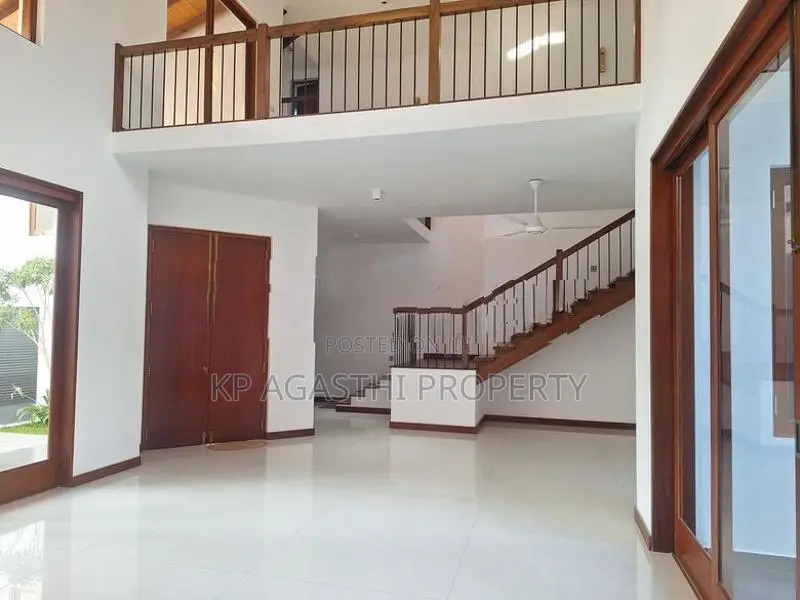 Luxury House for Sale in Pitakotte