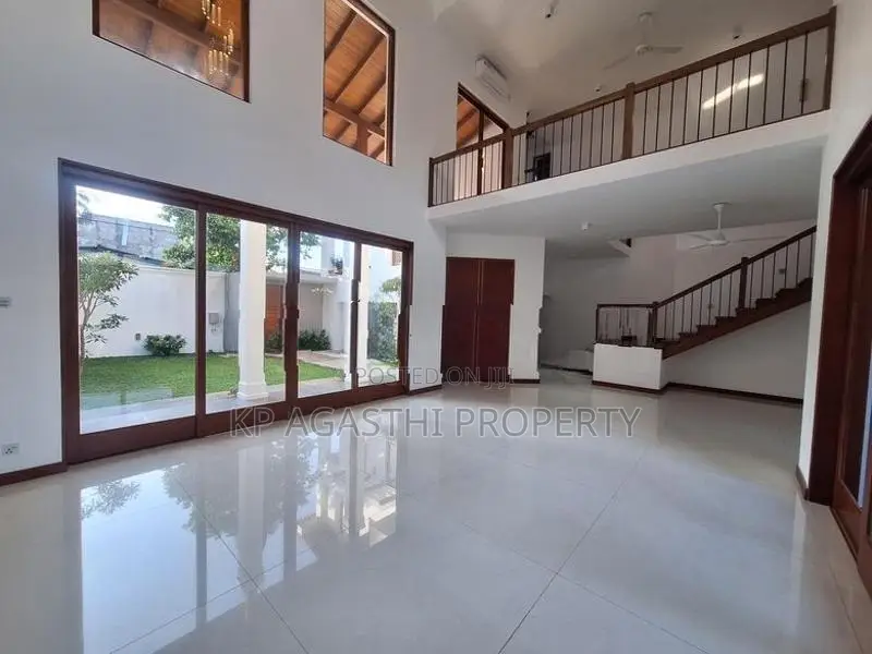 Luxury House for Sale in Pitakotte