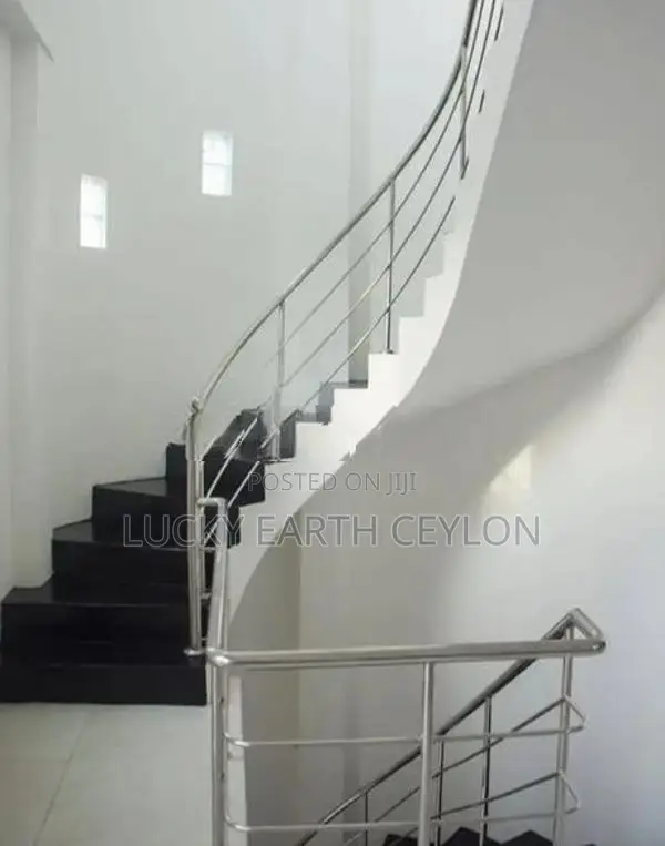 Battaramulla, Fully Furnished, 2 story, House With A Rooftop (MG1273)