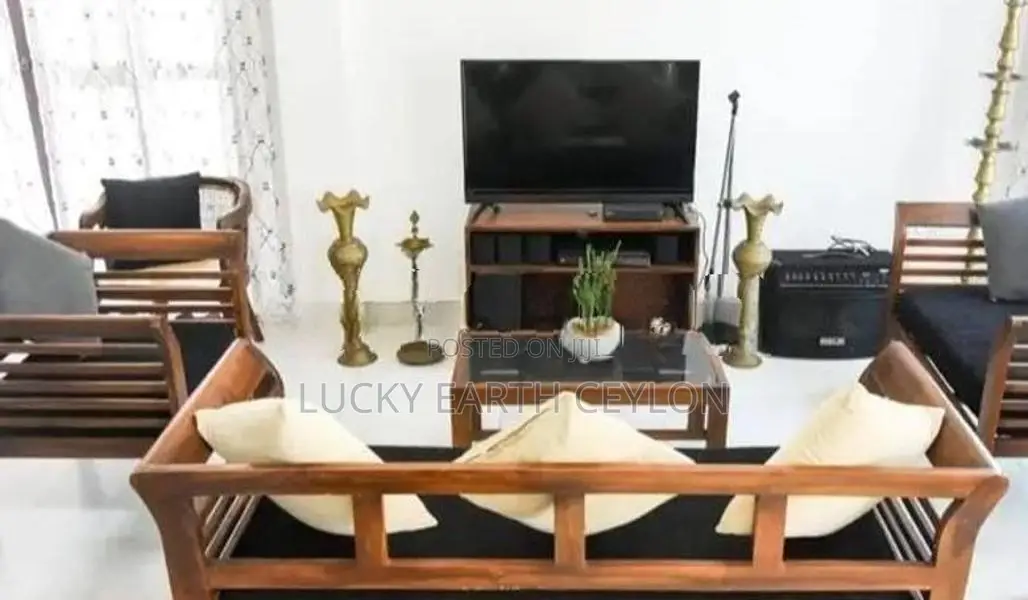 Battaramulla, Fully Furnished, 2 story, House With A Rooftop (MG1273)