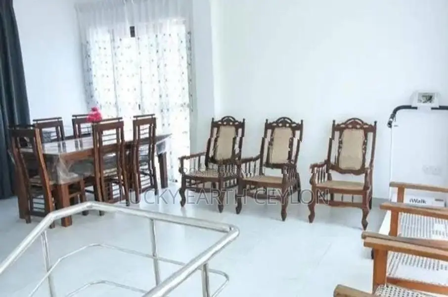 Battaramulla, Fully Furnished, 2 story, House With A Rooftop (MG1273)