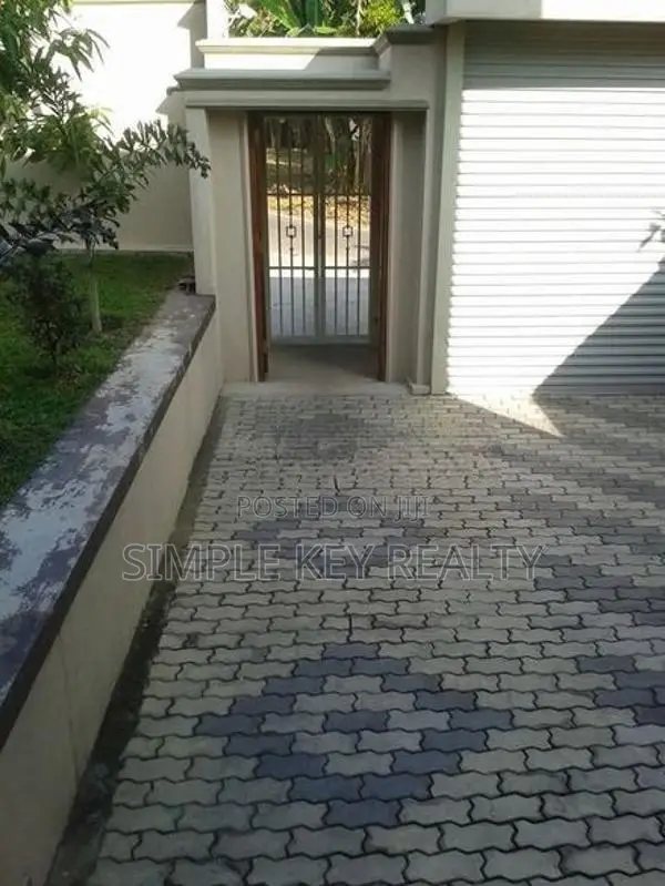 Beutiful Three Store House for Sale in Gampaha