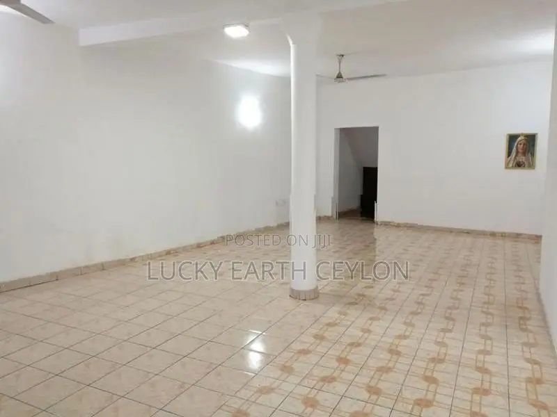 Battaramulla 3 Storey, Unfurnished House for Rent (MG1298)