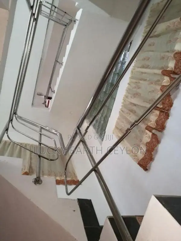 Battaramulla 3 Storey, Unfurnished House for Rent (MG1298)