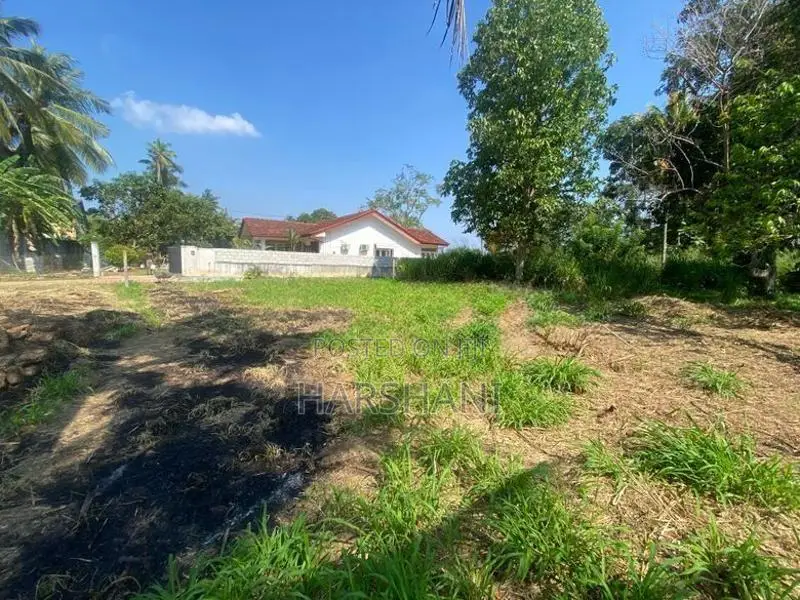 7.5P Superb Land Overlooking Walking Path, Gothatuwa close to Rajagiri