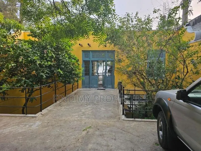 Villa ( Waterfront ) for Sale in Piliyandala