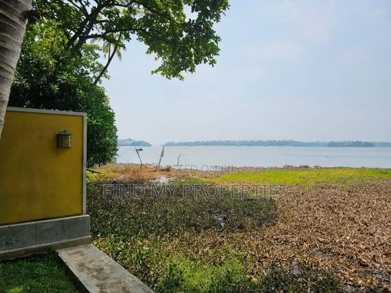 Villa ( Waterfront ) for Sale in Piliyandala