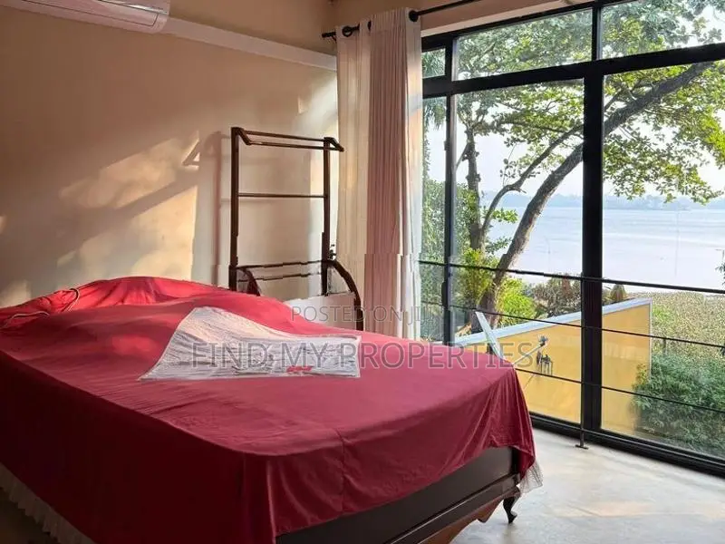 Villa ( Waterfront ) for Sale in Piliyandala