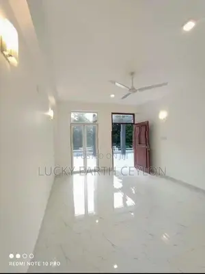 Battaramulla, Unfurnished, 3 Story House For Rent (MG1316)