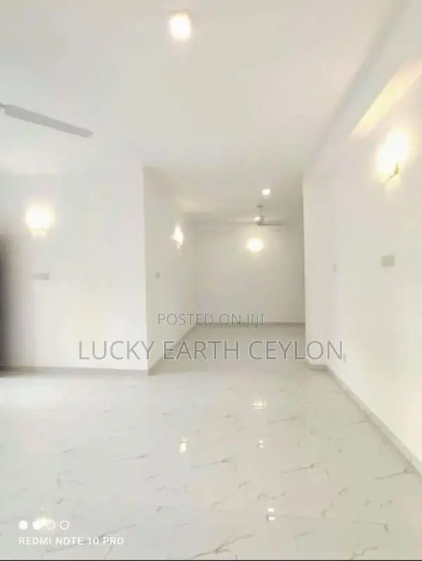 Battaramulla, Unfurnished, 3 Story House For Rent (MG1316)