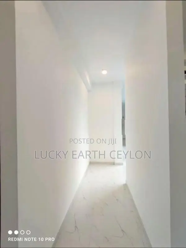 Battaramulla, Unfurnished, 3 Story House For Rent (MG1316)