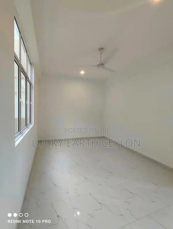 Battaramulla, Unfurnished, 3 Story House For Rent (MG1316)