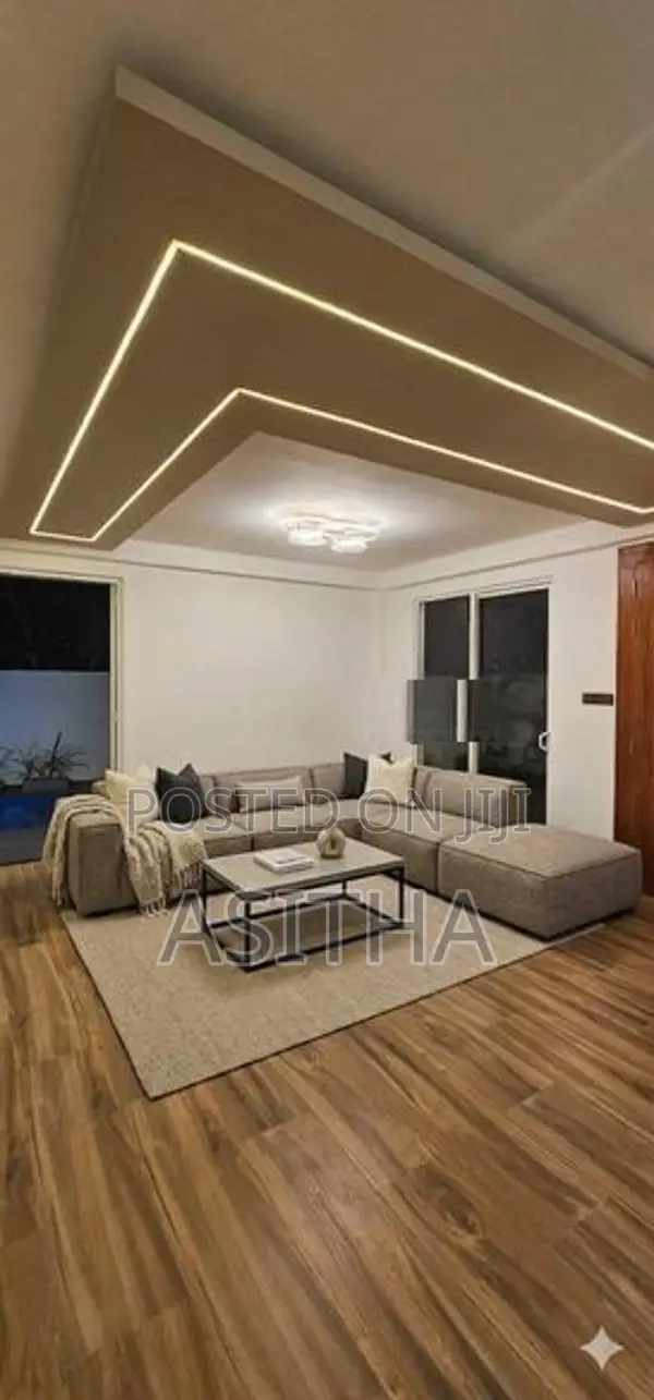 Swimming Pool with Luxury House Piliyandala
