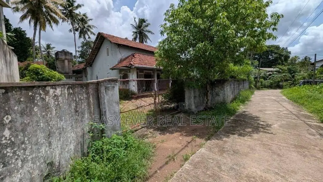 කඩවතින් පර්චස් 38.78ක් සමඟ වටිනා නිවස / ER 13772
