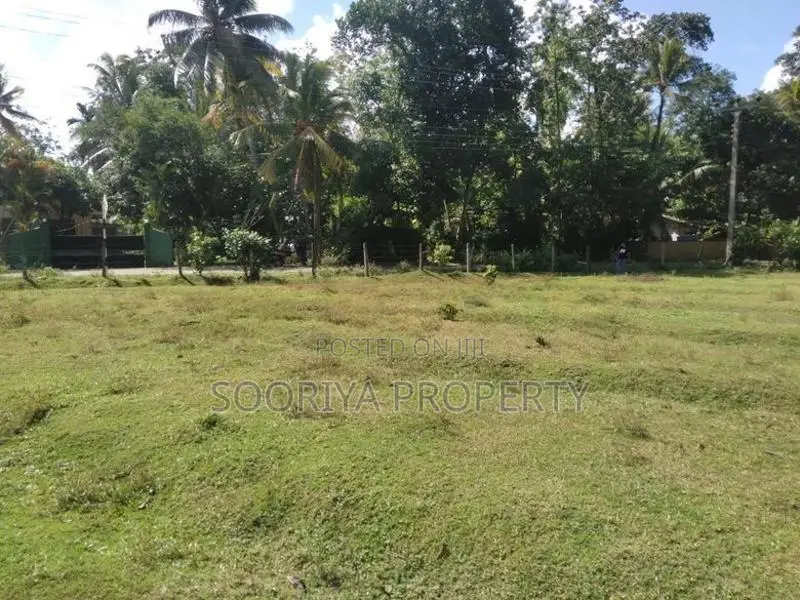 COMMERCIAL / RESIDENTIAL LAND FOR SALE IN BANDARAGAMA