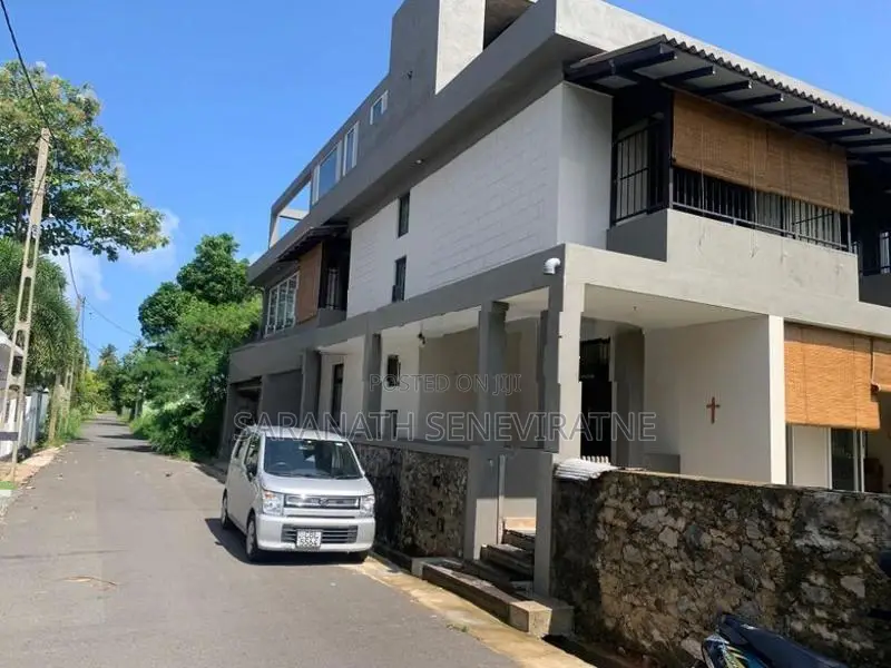 LUXURY HOUSE 4 SALE IN MORATUWA Bordering Bolgoda River Reservation
