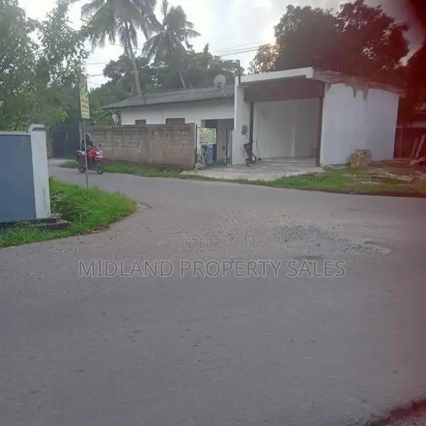 ජා ඇල උදම්මිට ගාර්ඩ්න් හි පර්චස් 8 බිම් කොටස් 1ක්