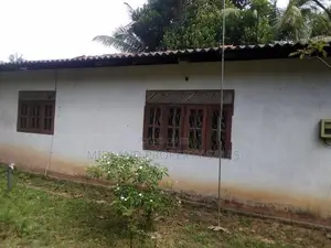 සීදුව දඹදුරයෙන් පර්චස 22 ඉඩම සමග නිවසක්