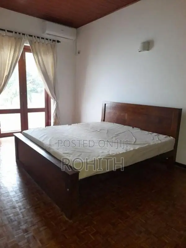 4 Bedroom Upstair House for Rent Colombo 07
