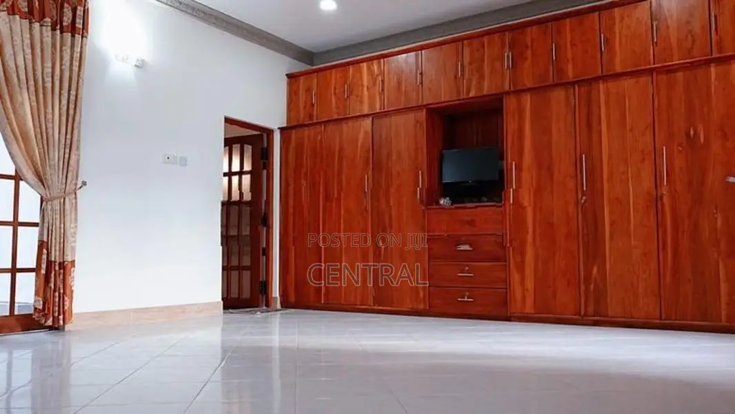 House with 6 Studio Apartment Complex for Sale in Wattala (C7-7990)
