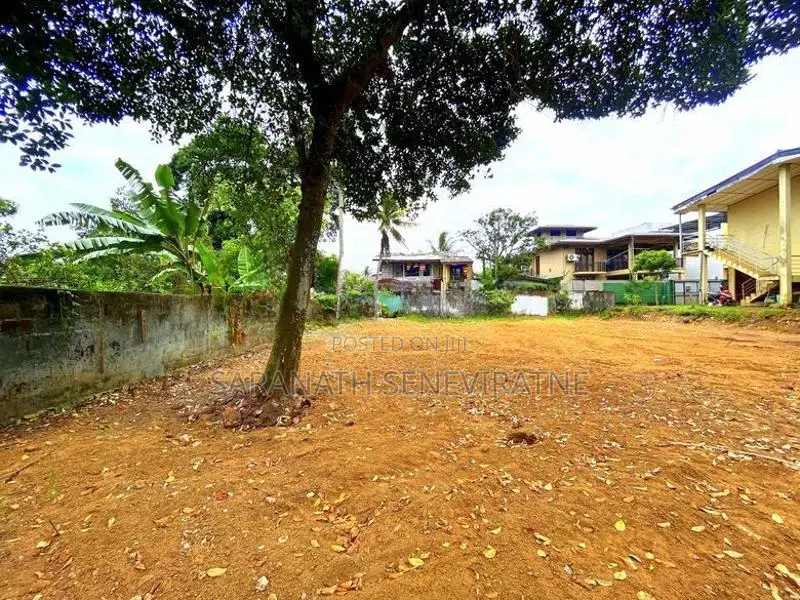 Land With Old House Nugagahawatta Katuwawala Embillawatta Boralesgamuw