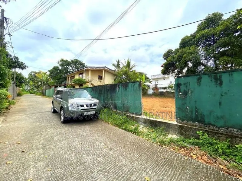 Land With Old House Nugagahawatta Katuwawala Embillawatta Boralesgamuw