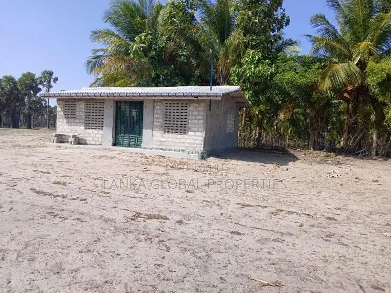 Land Sale in Jaffna - 289 Parapu closer to Water-13 Lakhs /Parapu