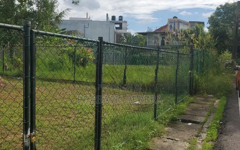 10.6 Perches of Land for Sale in Battaramulla Pelawatte