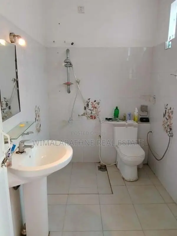 Two Story House for Sale in Piliyandala