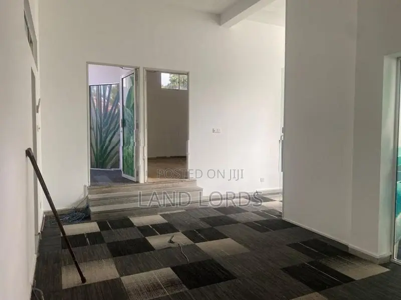 7% Rental Income! 8P Building facing Rosmead Place Colombo 7 For Sale