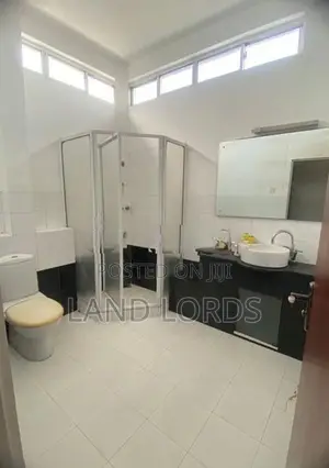 7% Rental Income! 8P Building facing Rosmead Place Colombo 7 For Sale