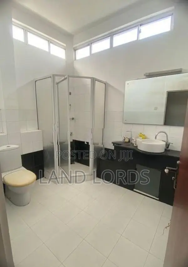 7% Rental Income! 8P Building facing Rosmead Place Colombo 7 For Sale