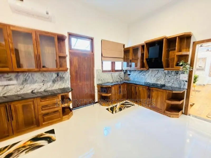 B/N 03 Story Luxury House With 13 P sale At Pelawatha Battramulla