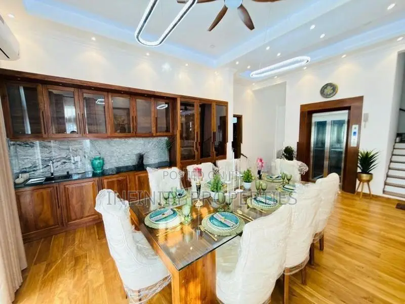 B/N 03 Story Luxury House With 13 P sale At Pelawatha Battramulla