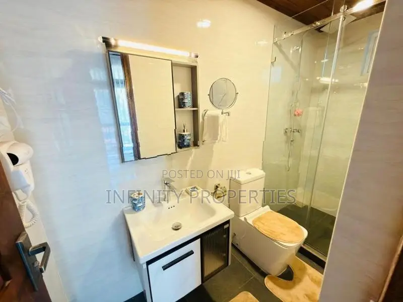 B/N 03 Story Luxury House With 13 P sale At Pelawatha Battramulla