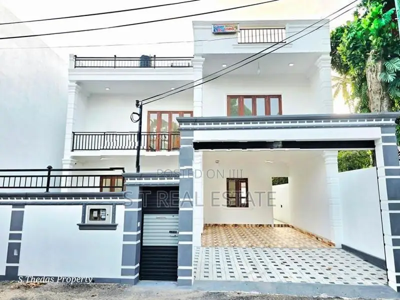 Brand New Luxury 3 Storey House for Sale in Piliyandala