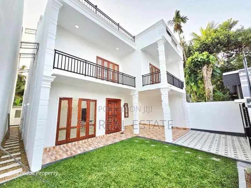 Brand New Luxury 3 Storey House for Sale in Piliyandala