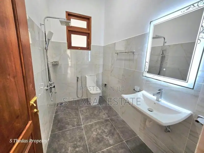 Brand New Luxury 3 Storey House for Sale in Piliyandala