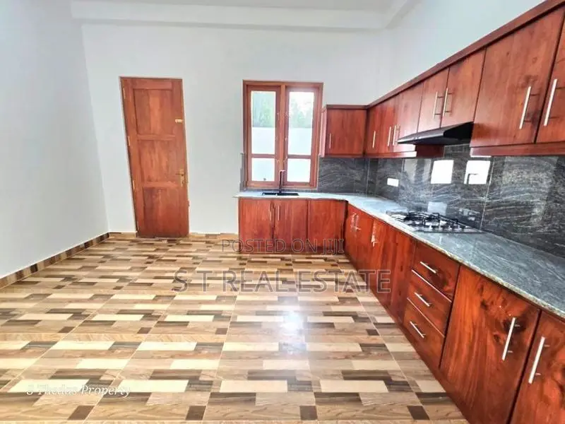 Brand New Luxury 3 Storey House for Sale in Piliyandala