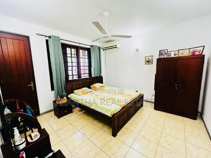 03 Storey House for Sale in Mount Lavinia