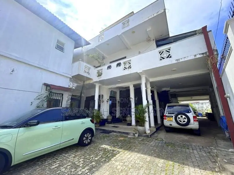 Luxury House in Boralesgamuwa With Business Space & Annex